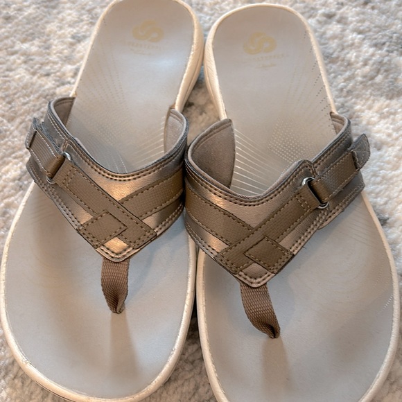 Clark’s Cloudstepper Sandals Sz 9 Pewter Gray - Picture 2 of 5